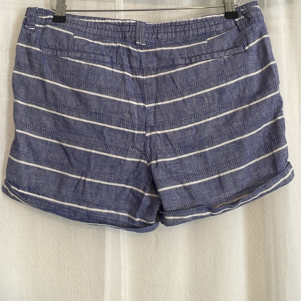 Gap Women’s Blue Strip Linen Cotton Rolled Tab Shorts Size 8 - Picture 2 of 3